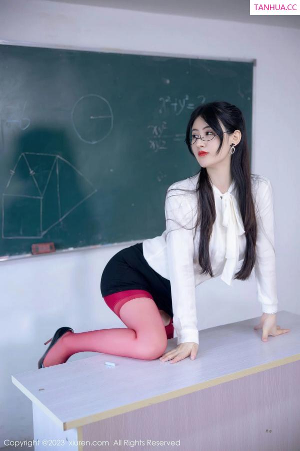 陈诗诗 诗诗 [XiuRen]高清写真图 2023.06.27 No.6980 诗诗kiki 教师美腿第12张图片